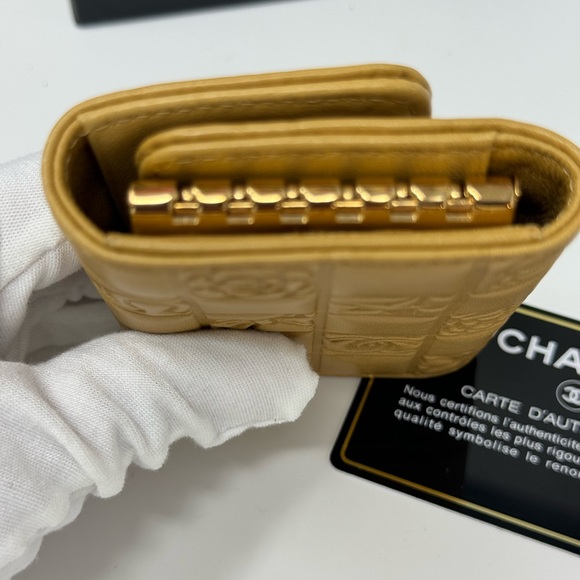 π―Authentic CHANEL Icon Line Calfskin Leather 6-Key Holder Case in Beige - Picture 3 of 5
